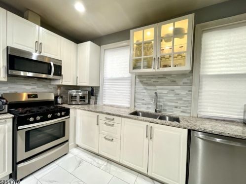 414 Undercliff Ave, Edgewater NJ  07020-1215 exterior