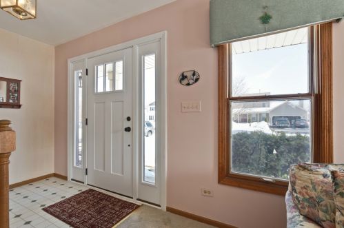 1404 Candlewood Dr, Bull Valley IL 60014-8964 exterior