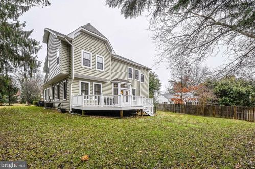 1339 Mayflower Dr, Mc Lean VA 22101-5612 exterior