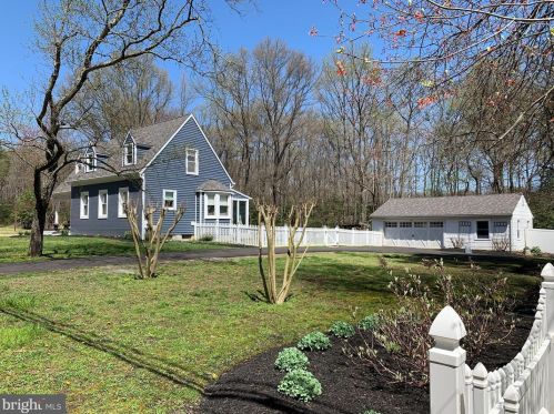 7625 Locust Grove Rd, Glen Burnie, MD 21060-8421