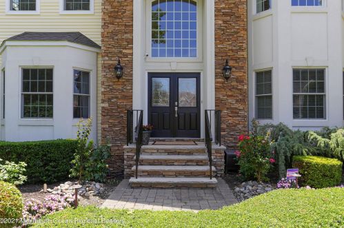 11 Selma Ln, Hazlet, NJ 07730-2475