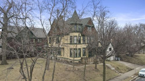 2126 Juneau Ave, Milwaukee WI 53233-1119 exterior