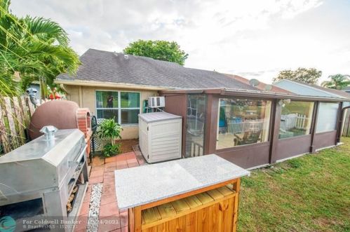 5723 Northpointe Ln, Boynton Beach FL 33437-2005 exterior