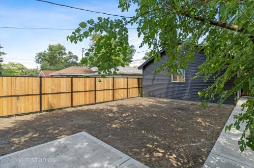 9145 University Ave, Chicago IL 60619-7946 exterior