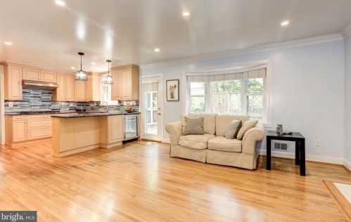 2998 Glenora Ln, Rockville MD 20850-3055 exterior