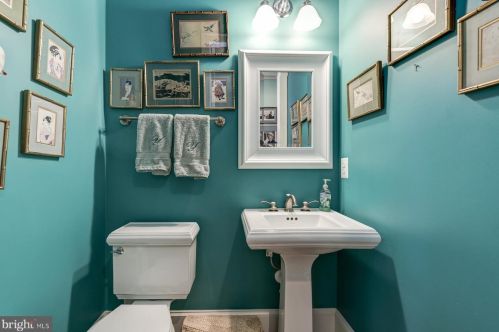 12561 Ansin Cir Dr, Rockville MD 20854-6912 exterior