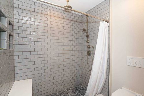 1599 Julia Goldbach Ave, Bohemia NY 11716-1517 exterior