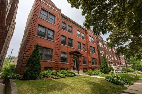 2527 Stowell Ave, Milwaukee WI 53211-4209 exterior