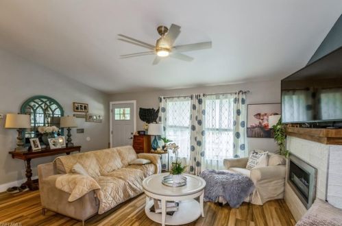 215 Madison Dr, Naples FL 34110-1351 exterior