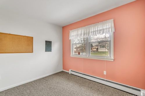 15 Hollywood Ave, Milford CT 06460-4214 exterior