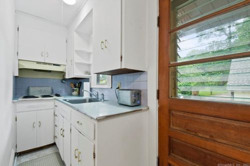 256 Autumn St, Manchester CT 06040-5553 exterior