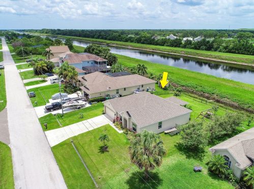 1364 Abacus Ave, Fort Pierce FL  34953-6603 exterior