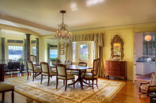 225 Ruggles Ave, Middletown RI 02840-4351 exterior