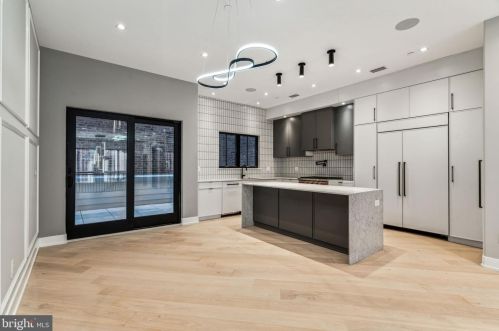 340 Hicks St, Philadelphia, PA 19102-4905