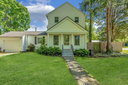 12 Pine Ave, Huntington Station, NY 11746-2514