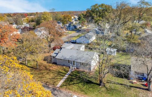 33 Montgomery St, Piscataway, NJ 08854-2542