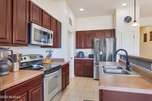 8770 Perry Park Cir, Tucson AZ  85730-1302 exterior