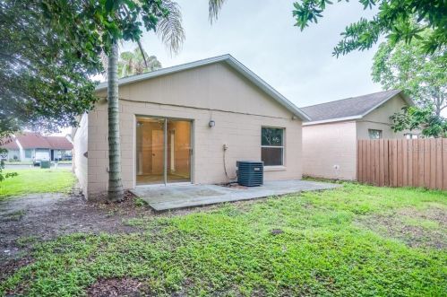 127 Dahlia Village Cir, Orlando FL 32807-3241 exterior