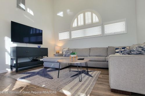 114 Westmont Ave, Lavallette NJ 08735-2042 exterior