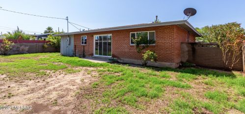 7017 Calle Orion, Tucson AZ  85710-5451 exterior