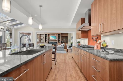 11820 Beekman Pl, Rockville MD 20854-2177 exterior