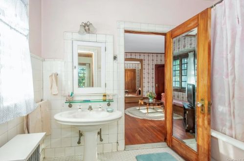 330 Columbus Ave, Mount Vernon NY 10550-4713 exterior