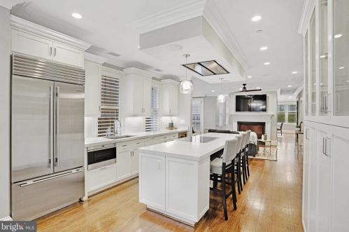 420 3rd St, Washington DC  20003-1930 exterior