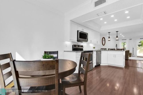 1330 13 St, Boca Raton FL 33486-5323 exterior