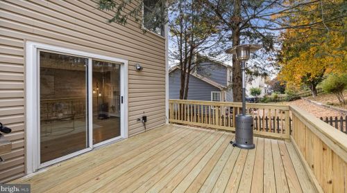 12524 Misty Water Dr, Herndon VA 20170-5702 exterior