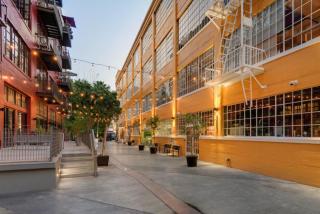 716 Los Angeles St, Los Angeles CA  90014-2168 exterior