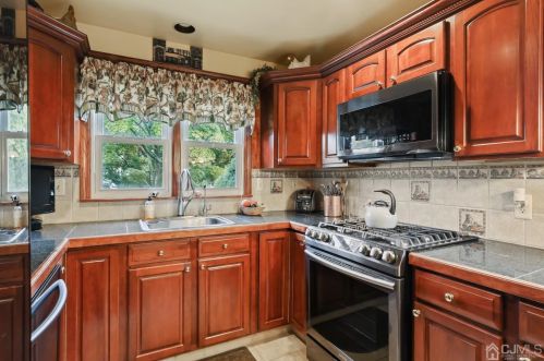 829 Evergreen Ct, New Brunswick NJ 08902-2314 exterior