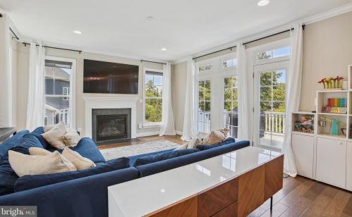 6031 Florence Ln, Alexandria VA 22310-2209 exterior