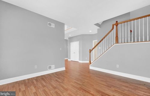 1 Hickory Ln, Littlestown PA 17340-9173 exterior