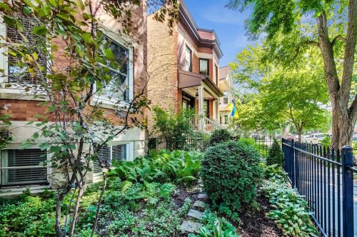 1934 Grace St, Chicago, IL 60613-2726