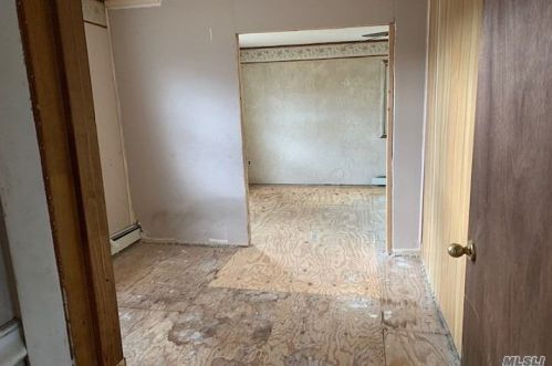 39 Ash St, Central Islip NY 11722-3828 exterior