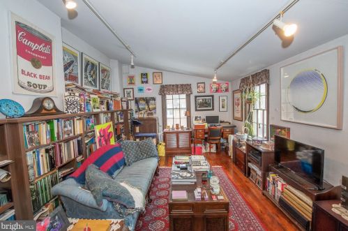 558 18 St, Philadelphia PA 19140-1014 exterior