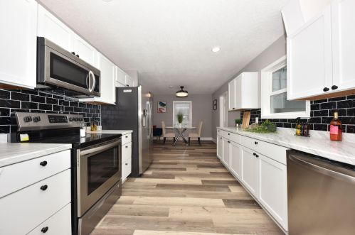 2926 Bobolink Ave, Milwaukee WI  53209-4248 exterior