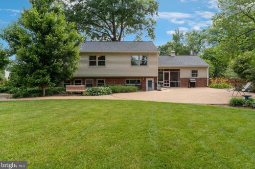 9208 Frst Hvn Dr, Alexandria VA 22309-3216 exterior