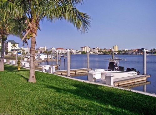 410 Flagship Dr, Naples FL 34108-2332 exterior