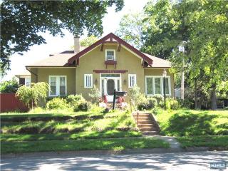 82 Spring Valley Ave, Hackensack, NJ 07601-3807