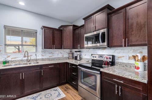 2806 Angela Dr, Phoenix AZ 85032-2049 exterior