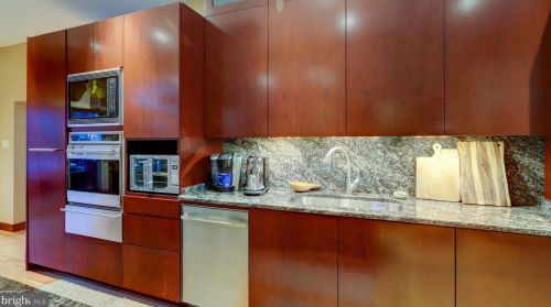 4512 Dolphin Ln, Alexandria VA 22309-3110 exterior