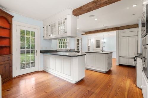 2 Brookshire Rd, Worcester MA 01609-1251 exterior