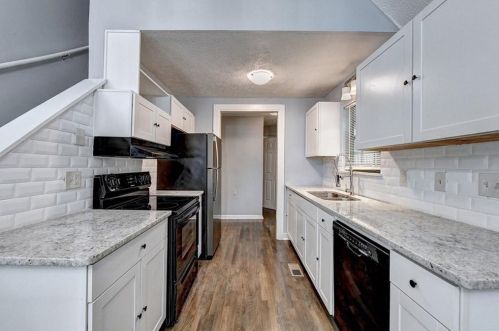 689 Lake Dr, Lithonia GA  30039-6683 exterior