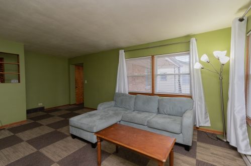 845 Fulton Ave, Waukegan IL 60085-5223 exterior