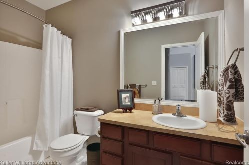 2298 Calibouge, Commerce Township MI 48393-2090 exterior