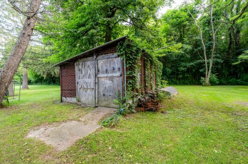 9524 Red Arrow Hwy, Watervliet MI 49098-8552 exterior