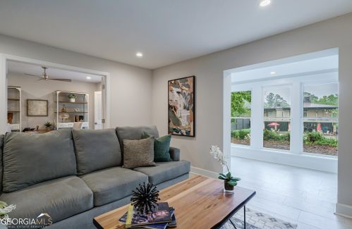 25 Chaumont Sq, Atlanta GA  30327-1088 exterior