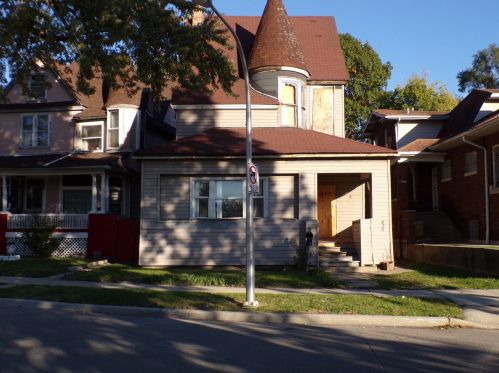 435 Winneconna Pkwy, Chicago, IL 60620-1061