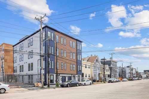 437 Chelsea St, Boston MA exterior